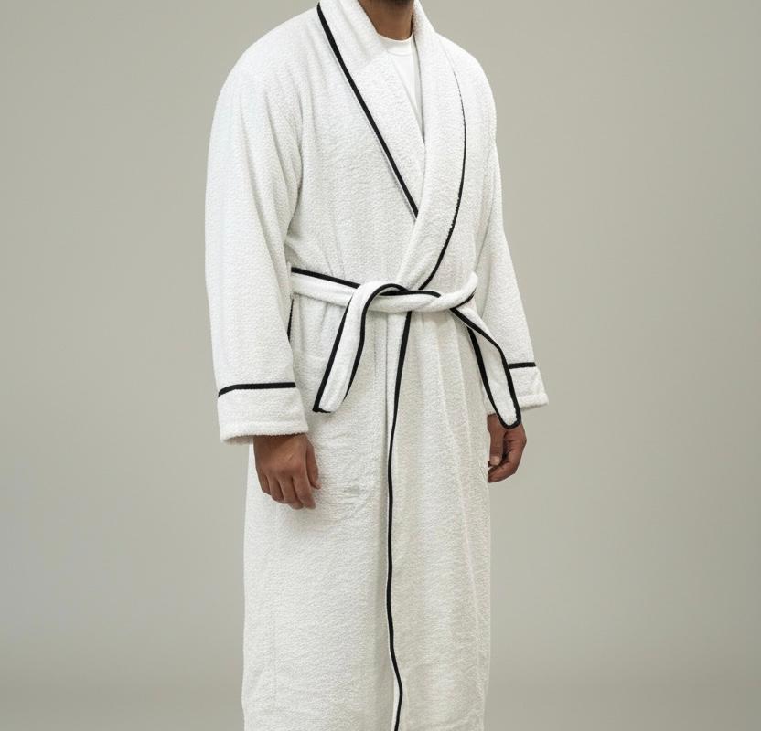 Bathrobe With Pipping.